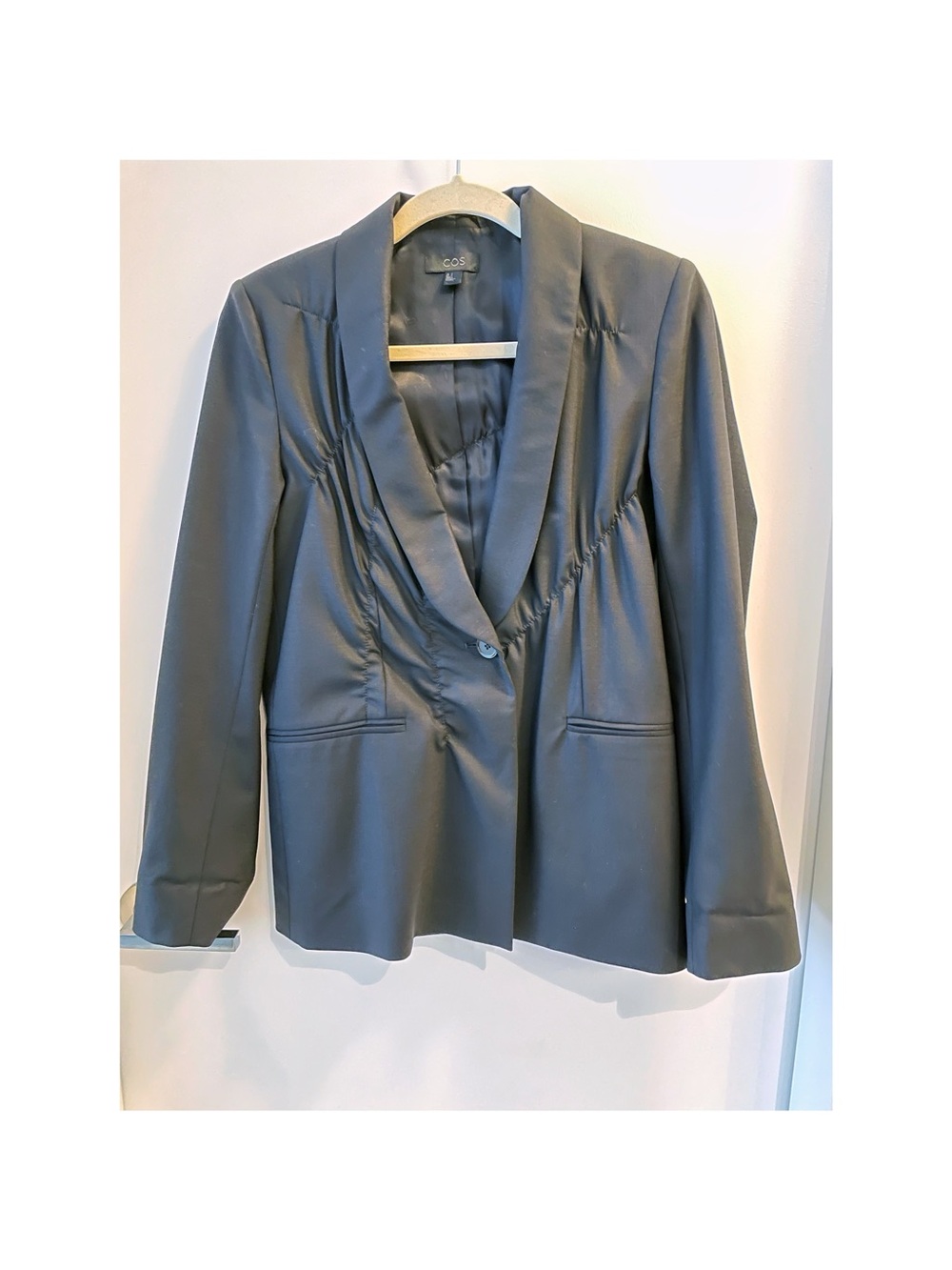 COS wool black blazer with gathered details - Picture 4 of 15
